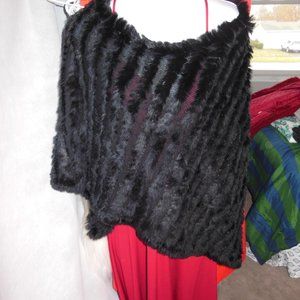 BLACK FUR SHAWL/CAPE, MATERIAL AND FUR MIX. ONE SIZE. NEW WITHOUT TAGS.